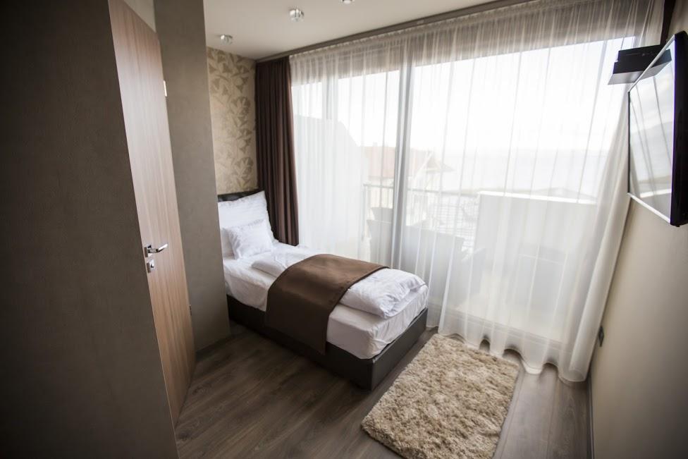 Pole Position Beach Hotel 발라톤사르소 외부 사진