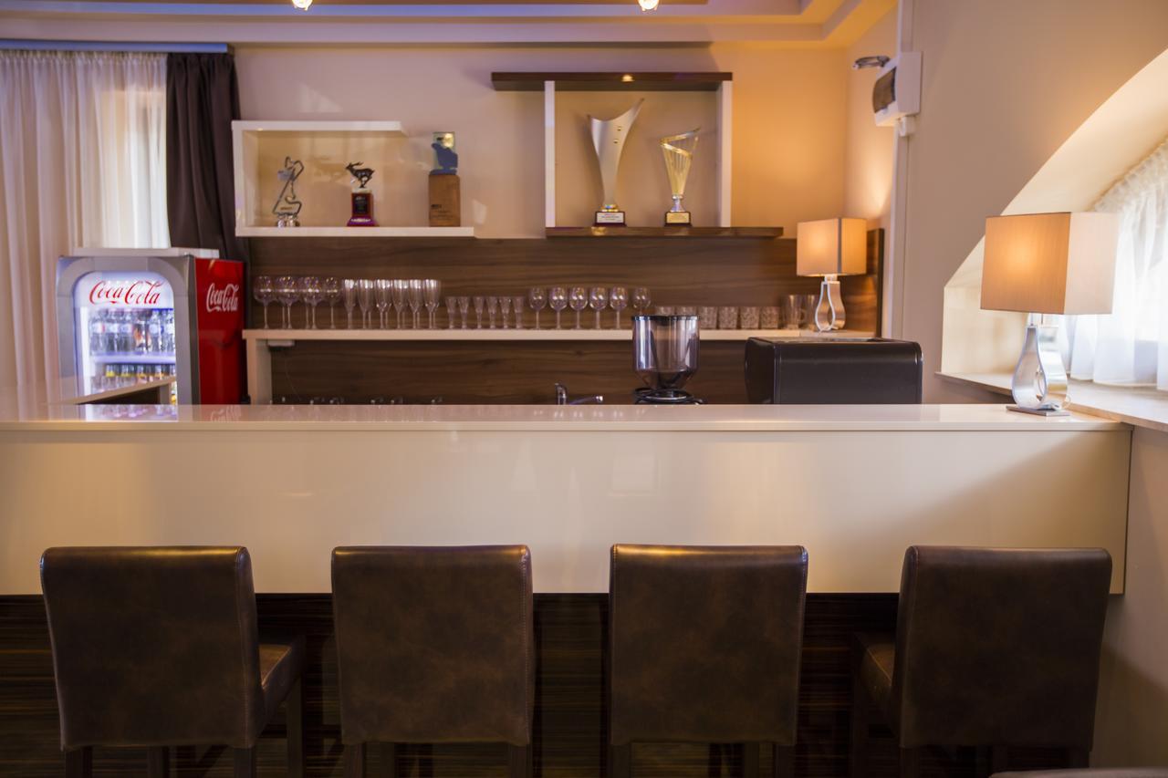 Pole Position Beach Hotel 발라톤사르소 외부 사진