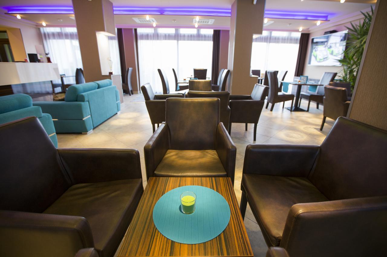 Pole Position Beach Hotel 발라톤사르소 외부 사진